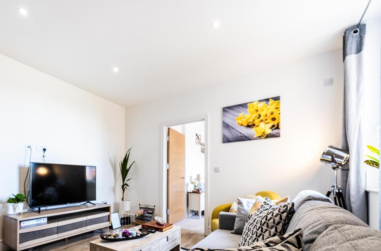 Mission Wave - Venture Apartment Staines-upon-Thames Exterior foto