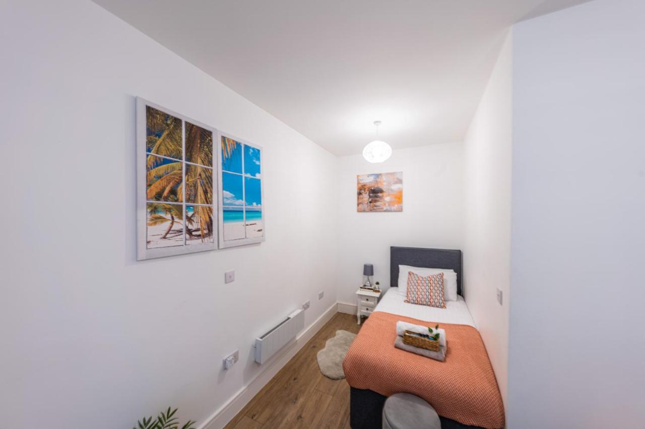 Mission Wave - Venture Apartment Staines-upon-Thames Exterior foto
